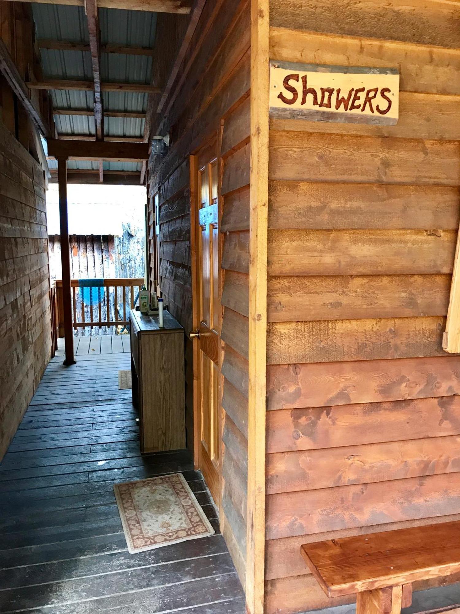 Sven'S Basecamp Hostel Фэрбанкс Экстерьер фото