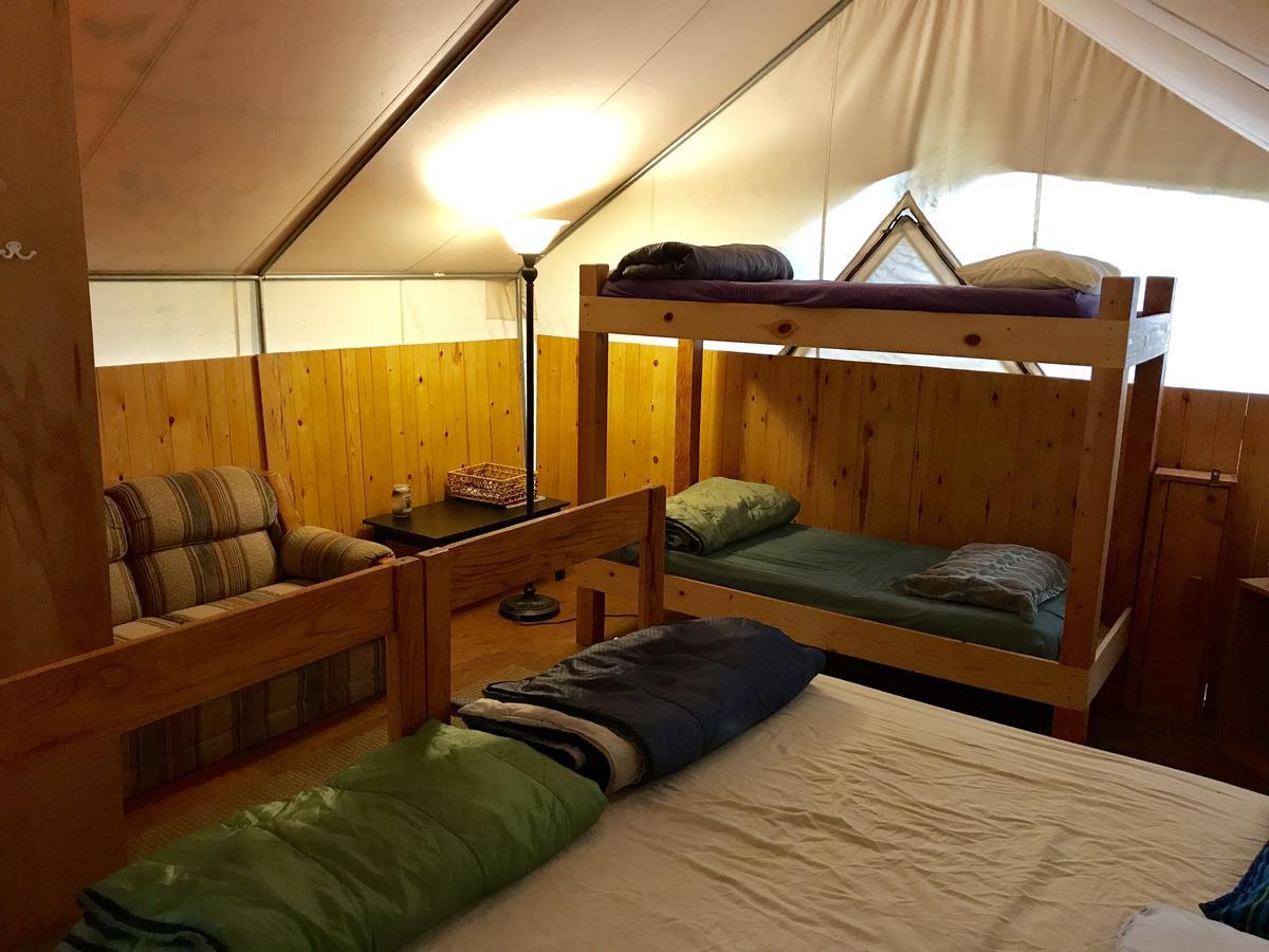 Sven'S Basecamp Hostel Фэрбанкс Экстерьер фото