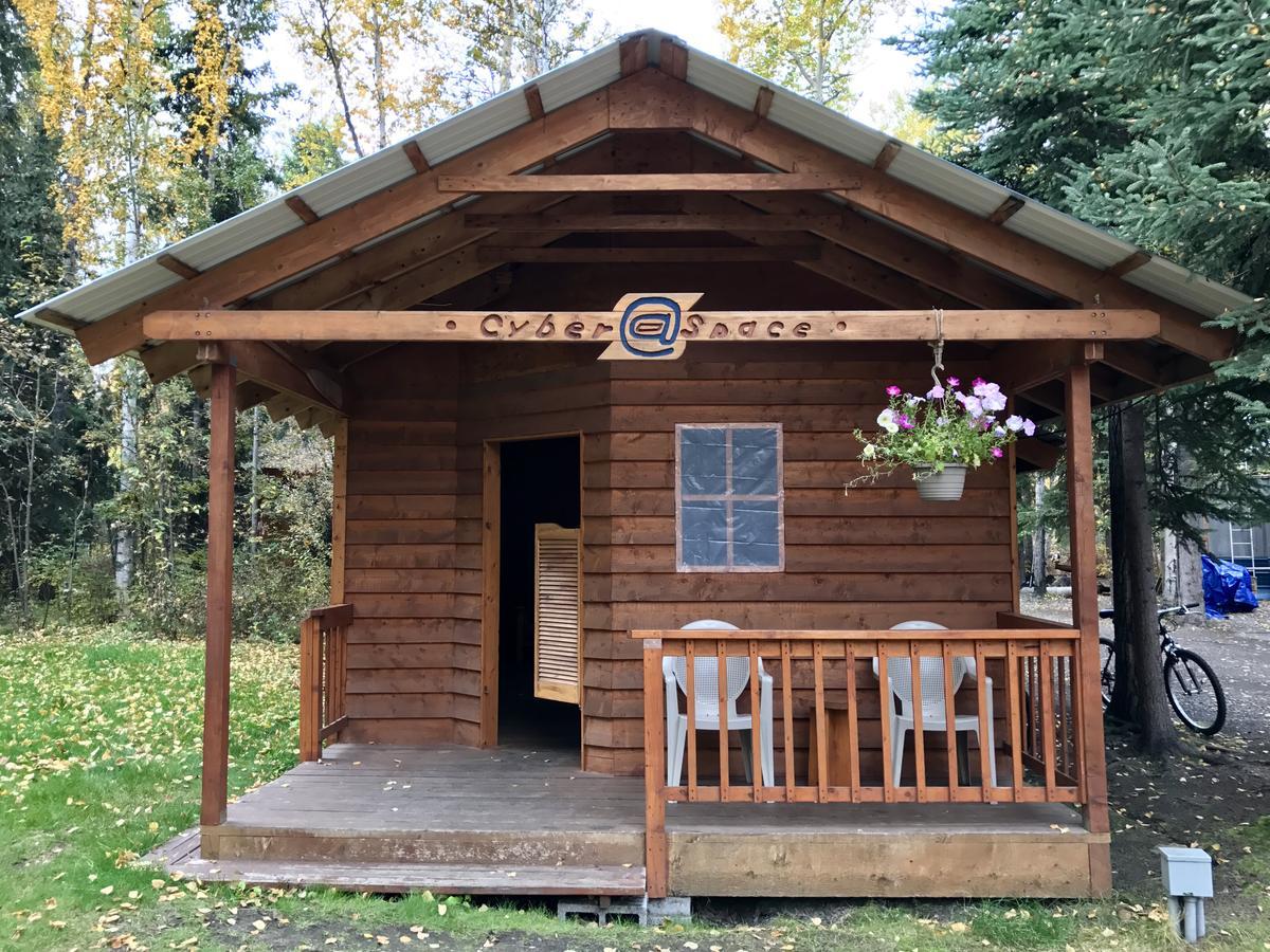 Sven'S Basecamp Hostel Фэрбанкс Экстерьер фото